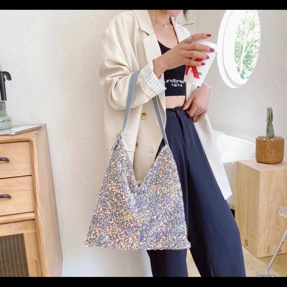 Purses - Picture 2 of 4